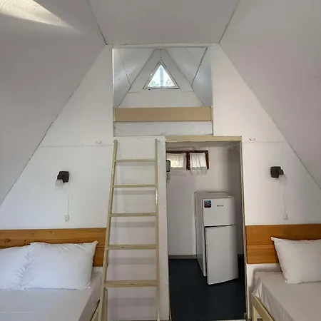 مكان تخييم Olympos *