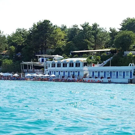 مكان تخييم Olympos *